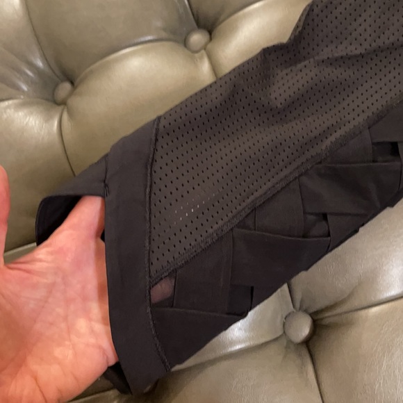 EUC Lululemon Crops - Picture 6 of 7